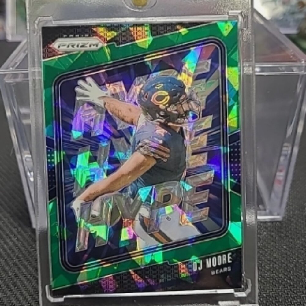 2024 Panini Prizm DJ MOORE #15 Hype Green Ice Prizm - Chicago Bears